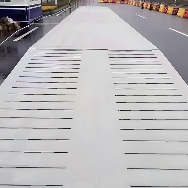 Škála nákladného automobilu typu svah